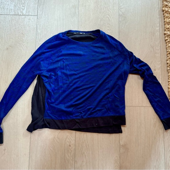 Rag & Bone Women’s Light Weight Blue and Black Long Sleeve Sweater - Picture 1 of 3